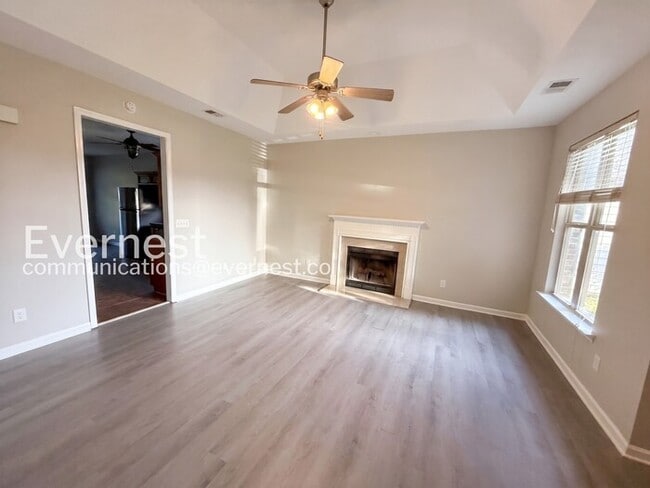 Building Photo - 3-Bed/2-Bath Home with Fenced Yard/Available Now!