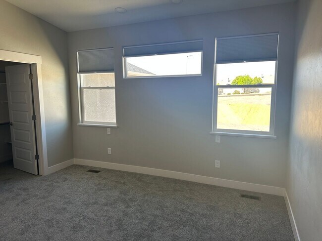 Building Photo - Available Now – Beautiful 3 Bed, 2.5 Bath Townhouse!!!