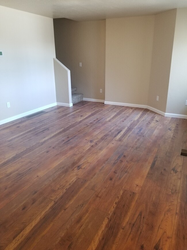 Building Photo - Surprisingly Spacious and Beautifully Upda...