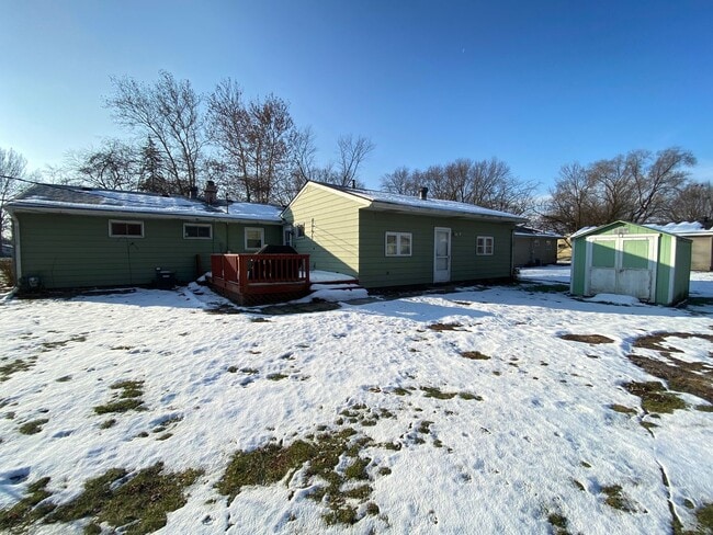 Building Photo - 3 Bedroom Home in Merrillville, IN