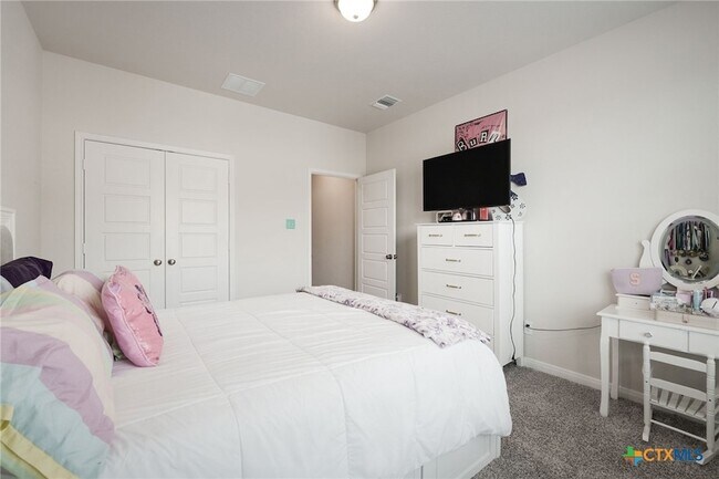 Building Photo - 445 Appalachian Trl