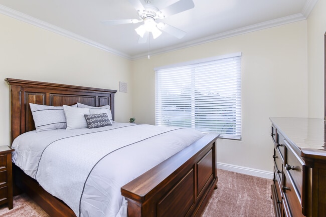 Building Photo - 901 Carlson Dr