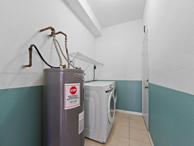 Building Photo - 5001 SW 140th Terrace