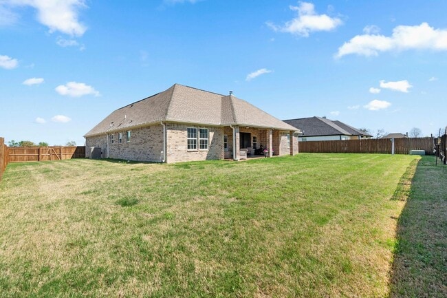 Building Photo - 1000 Stone Hill St