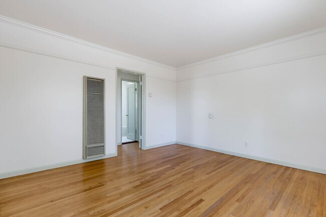 Building Photo - 4449 Dawson Ave