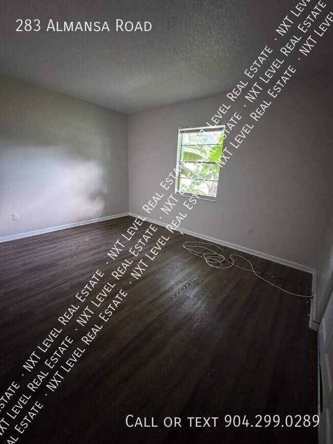 Building Photo - 283 Almansa Rd