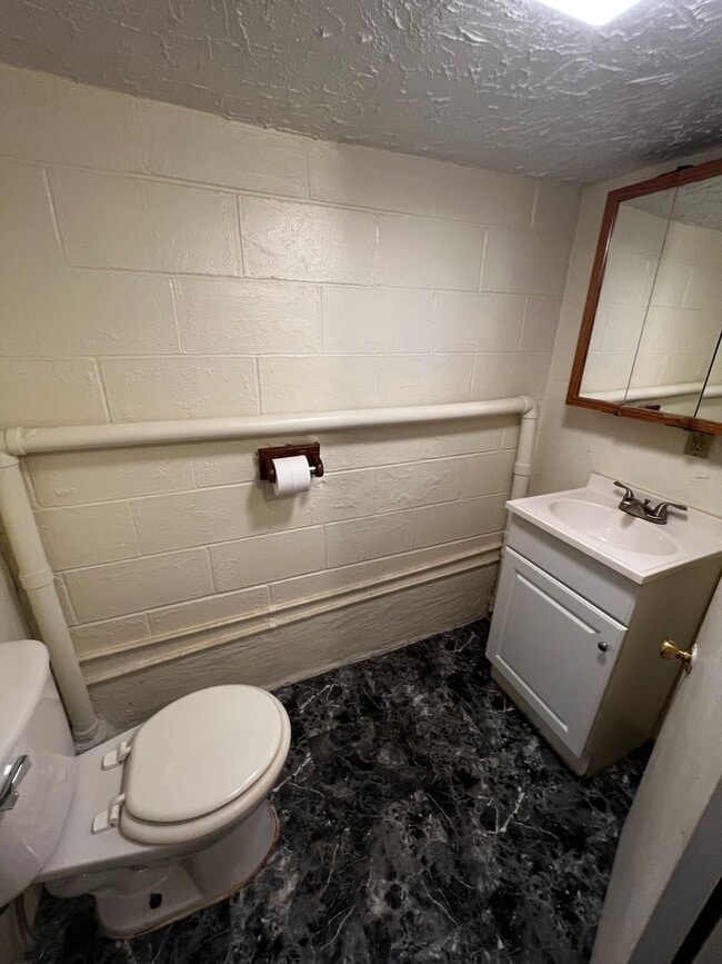 Building Photo - 428 7th St