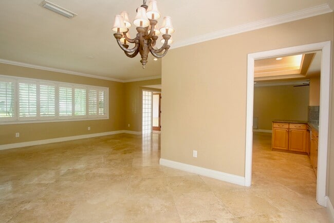 Building Photo - 839 Malaga Dr