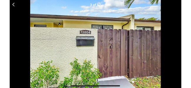 Building Photo - 13804 Kendale Lakes Dr