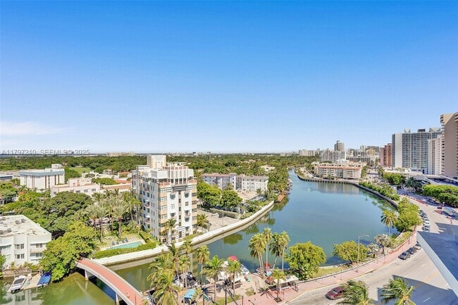 Building Photo - 102 NE 24th St