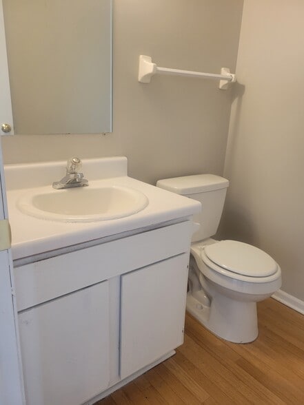 Building Photo - 2695 Four Seasons Dr