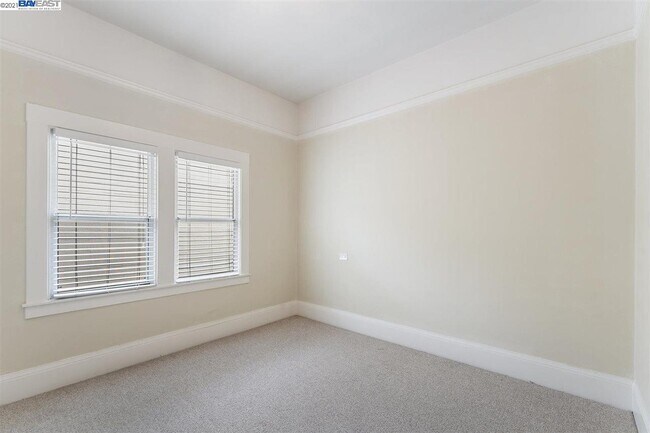 Building Photo - 5484 Vicente Way