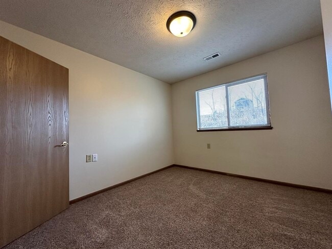 Building Photo - 3421 Portia St