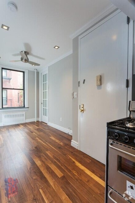 Building Photo - 233 E 29th St