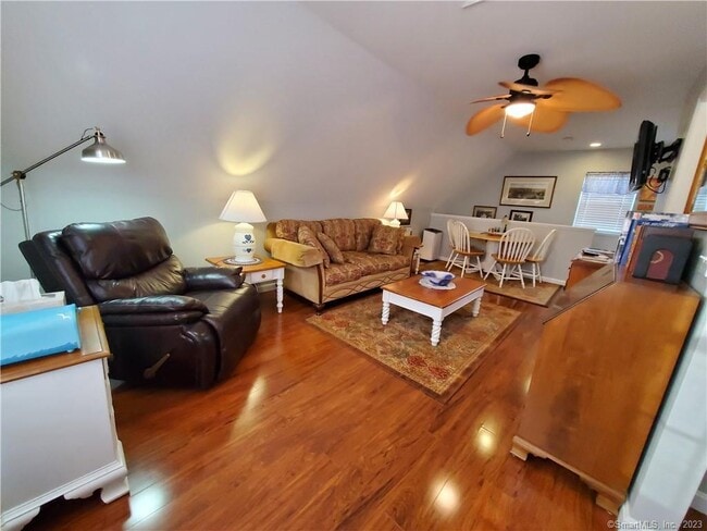 Building Photo - 33 Chapman Rd