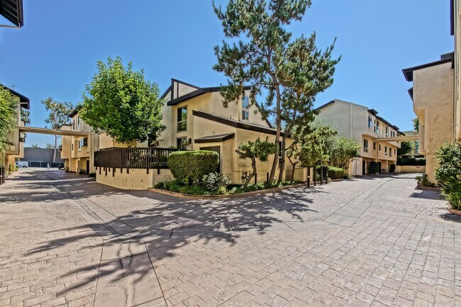 Building Photo - BRIGHT & AIRY, REAR-UNIT TOWNHOUSE W/ SPACIOUS PATIO, BALCONY & HUGE 2-CAR GARAGE IN GATED COMMUN...