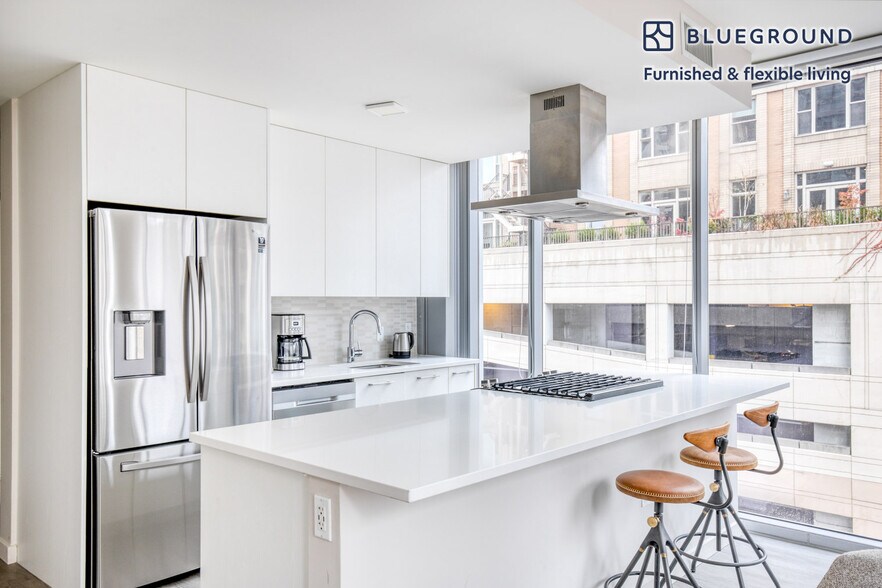 Building Photo - 8 E Huron St