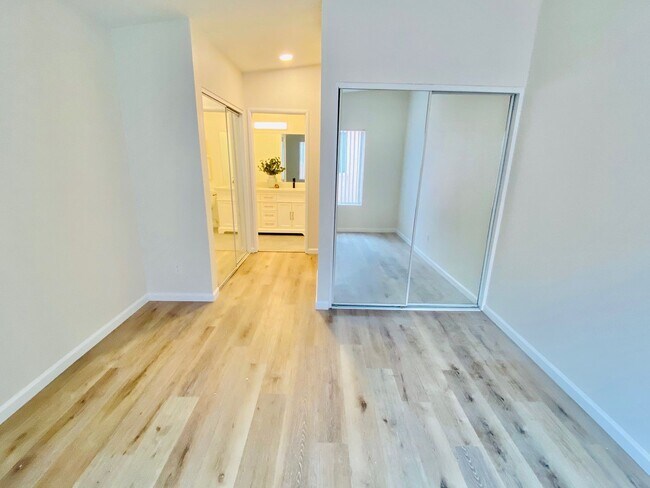 Building Photo - Renovated Two Bedroom Two Bathroom Condo North Park