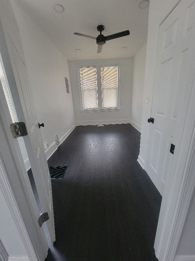 Building Photo - 1649 Dyre St