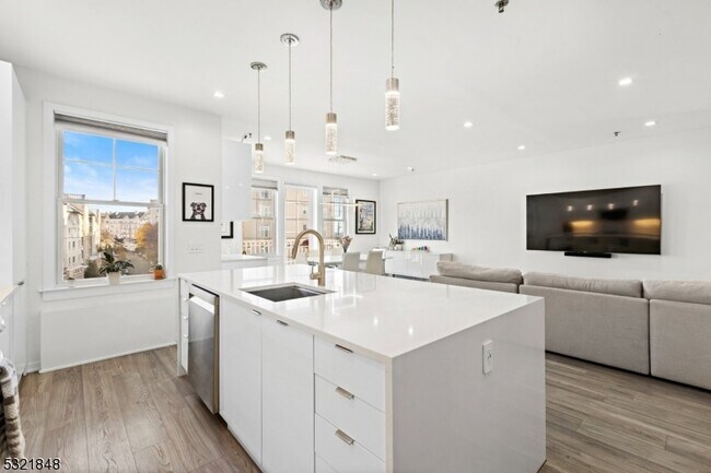 Building Photo - 1 Independence Way