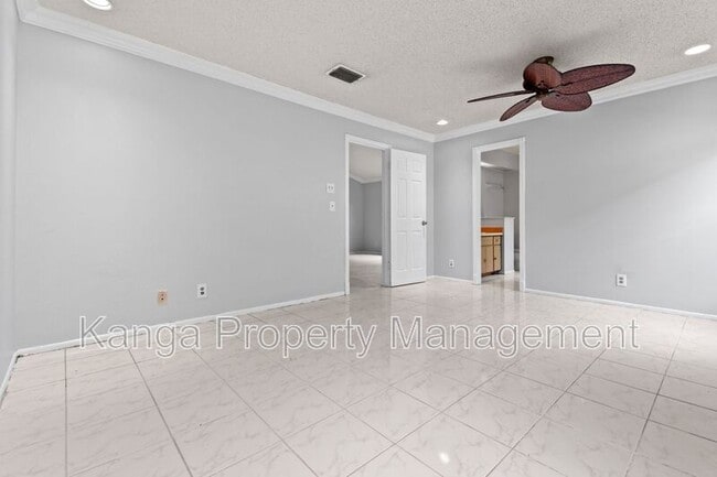 Building Photo - 4105 Shelley Rd S