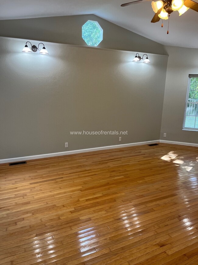 Building Photo - 777 Haney Rd