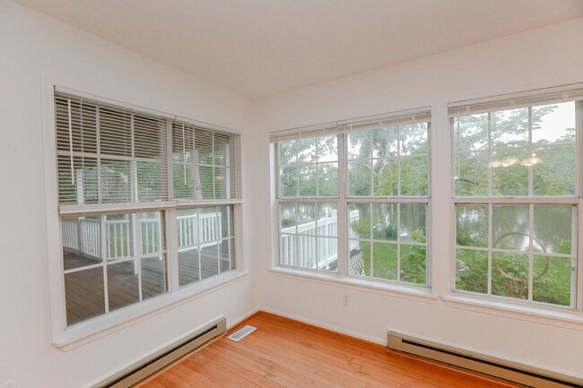 Building Photo - Beautiful Lake Home Rental in Norfolk!
