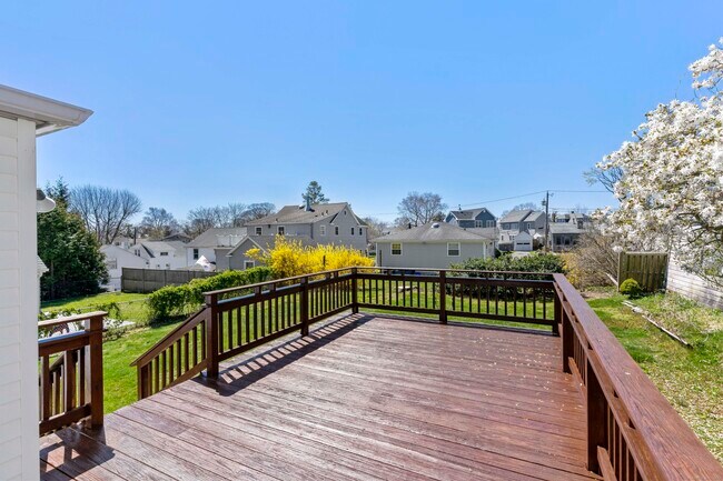 Building Photo - 14 2nd Ave