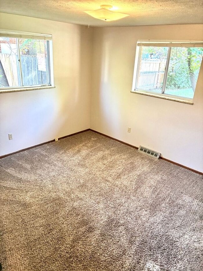 Building Photo - 3 Bedroom, 1 Bath Home with 1 car attached...