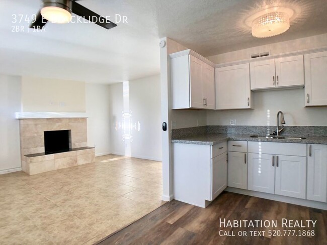 Building Photo - Beautifully renovated 2bd/1bath in Central...