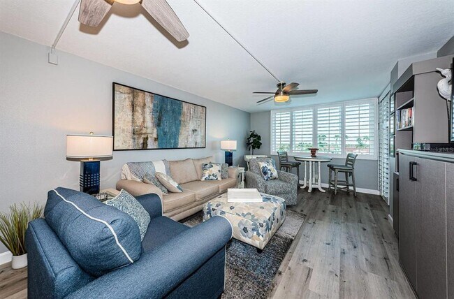 Building Photo - 6295 Bahia Del Mar Cir