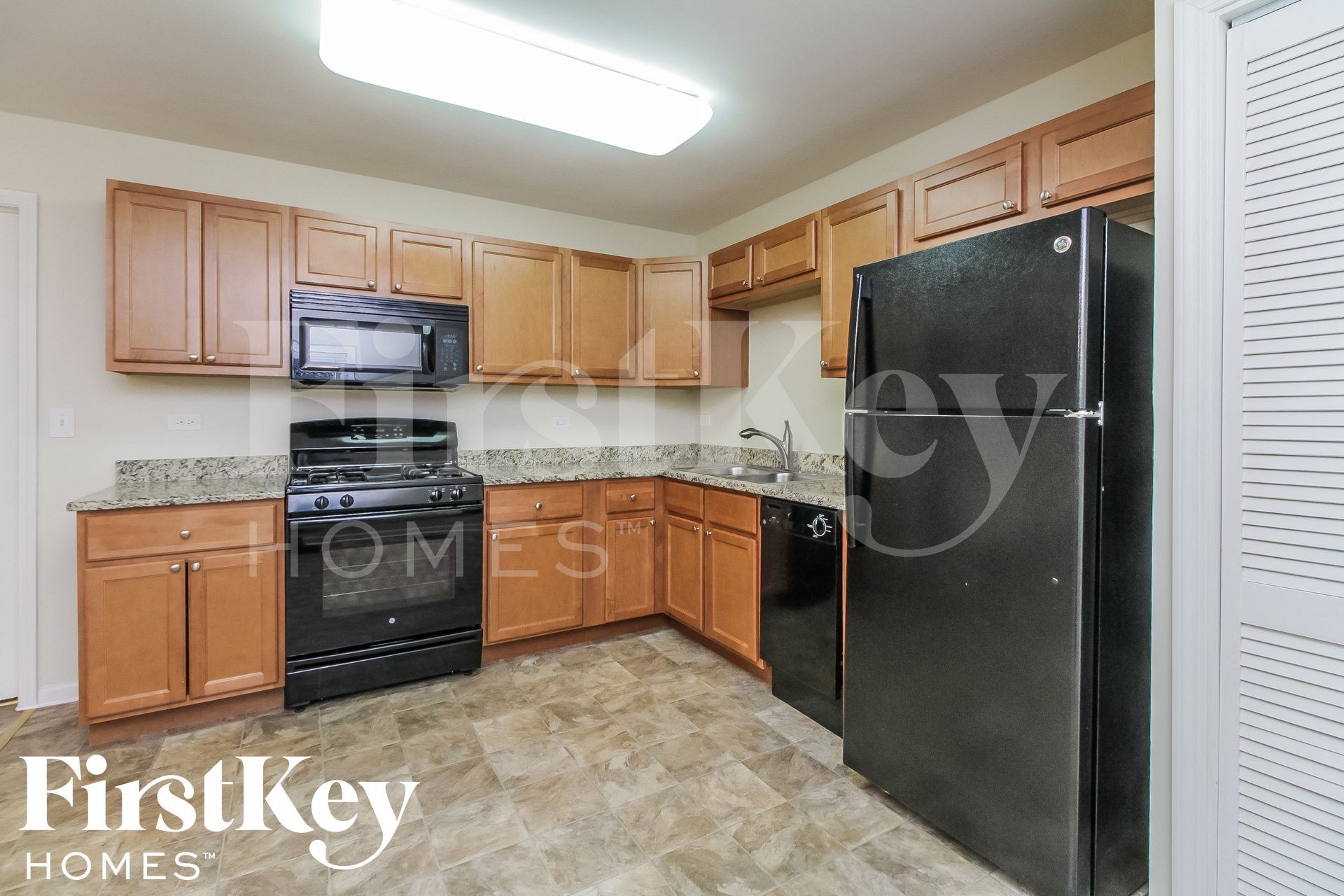 Building Photo - 125 S Orchard Dr