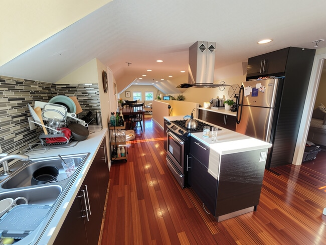 Building Photo - 301 Washington St