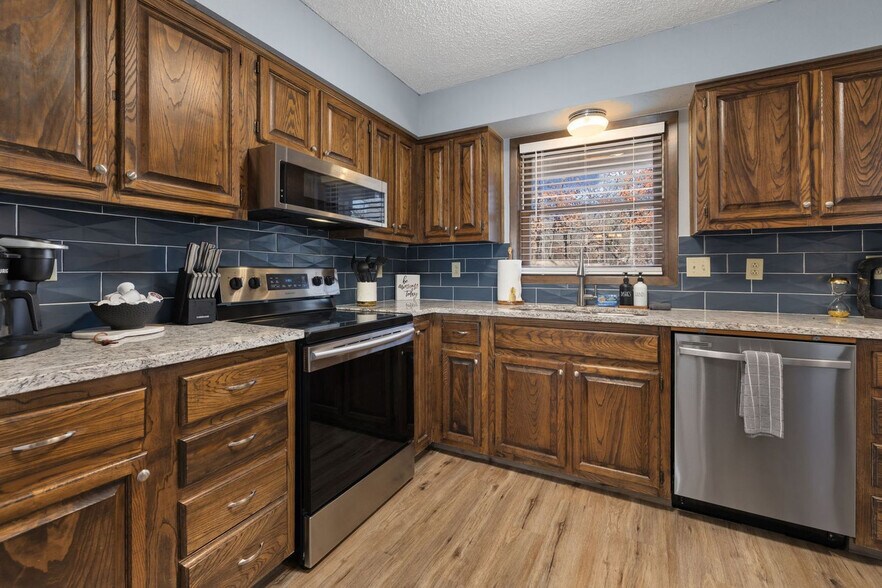 Building Photo - 9 August Ln