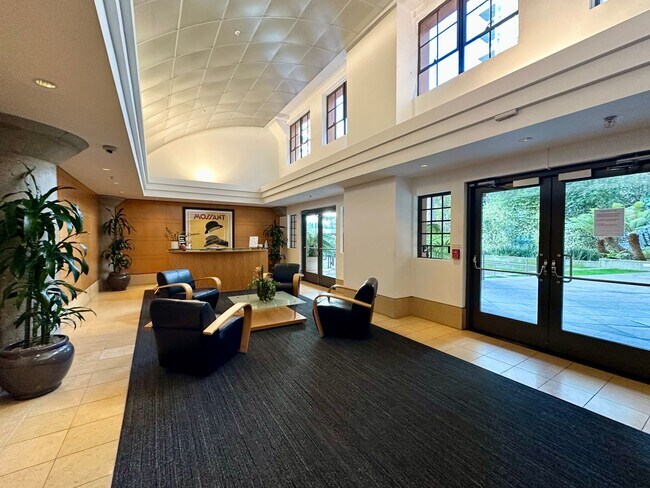 Building Photo - FURNISHED LUXURY TOP-FLOOR 2BR/2.5BA PENTH...