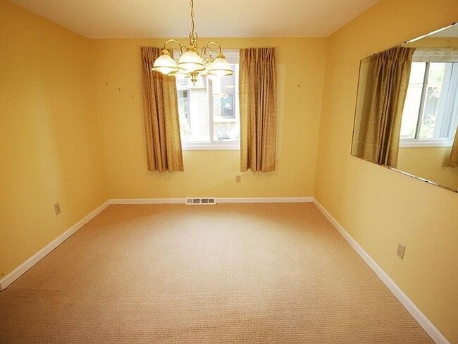 Building Photo - 80 Groton Dr