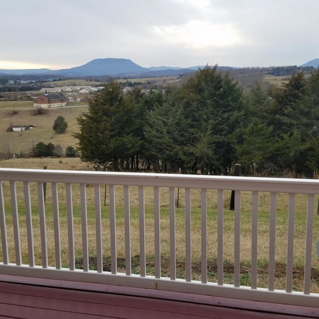 Building Photo - 78 Pinnacle Ln