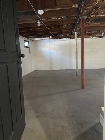 Building Photo - 1216 Hamilton St