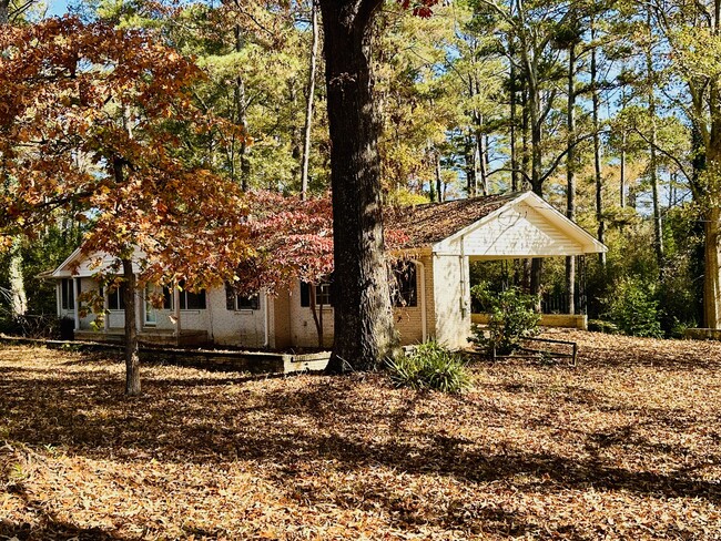 Building Photo - 1585 Cherokee Rd