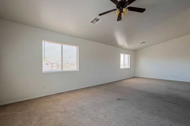 Building Photo - 4 Bedroom home for rent