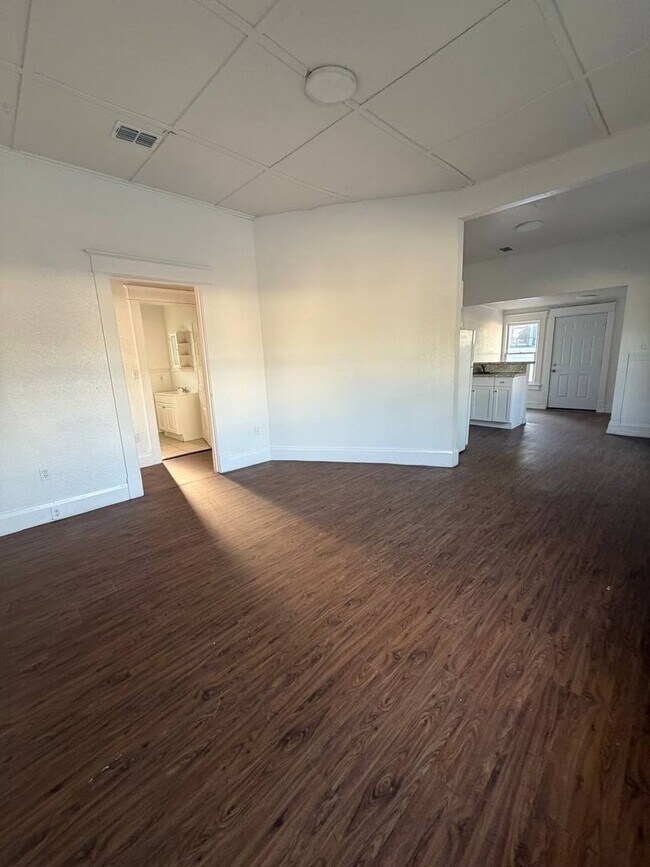 Building Photo - Orange St