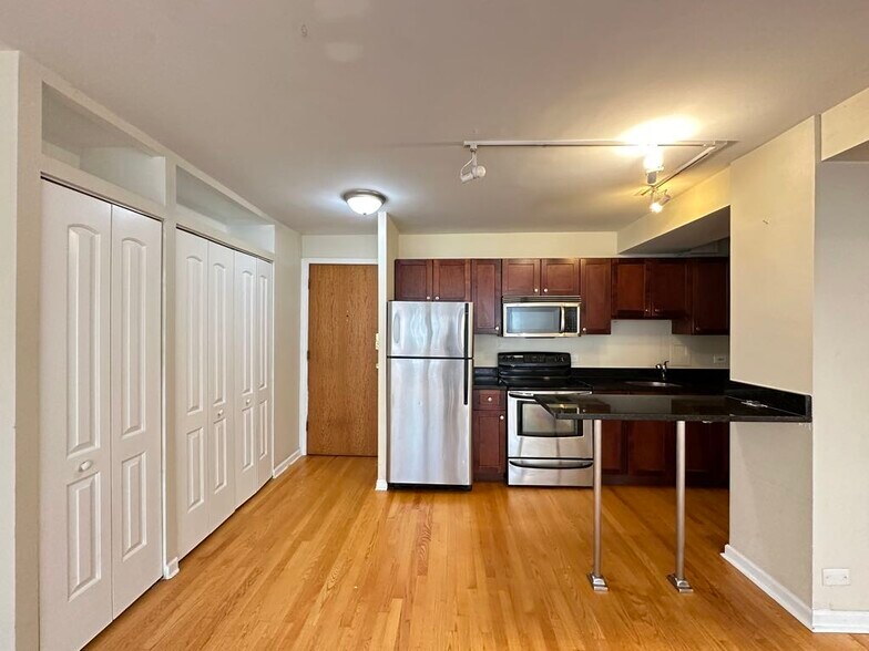 Building Photo - 4180 N Marine Dr