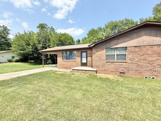 Building Photo - 916 Brentwood Dr