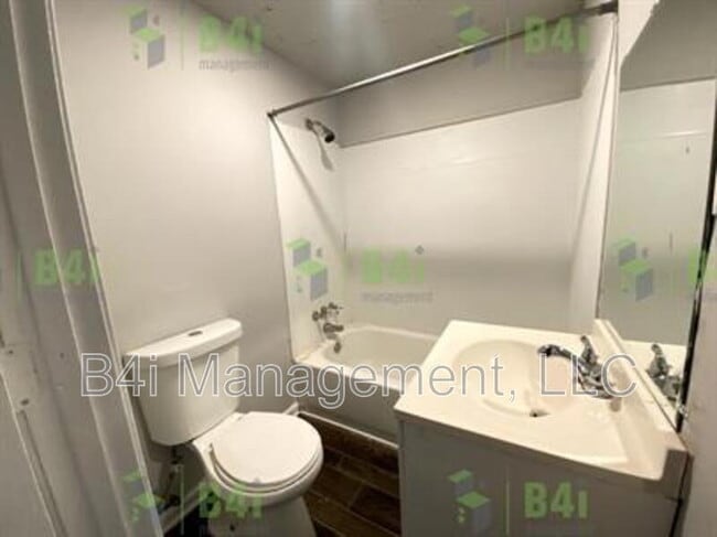 Building Photo - 8012 Green St