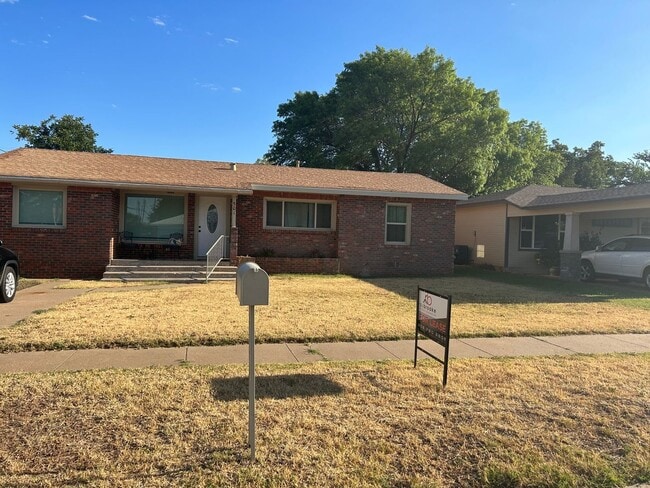 Building Photo - 501 E 17th St