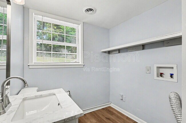 Building Photo - 2642 Hatfield Cir SE