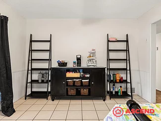 Building Photo - Pet-Friendly 3 Bed, 2 Bath Near Bakersfiel...