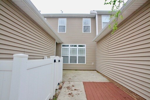 Building Photo - Hard to find Rental in Bonterra!!!