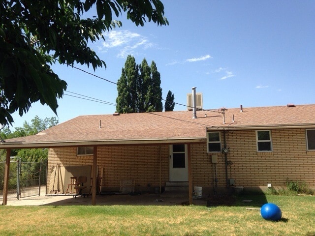 Building Photo - Great Brick Rambler for Rent in Washington Terrace