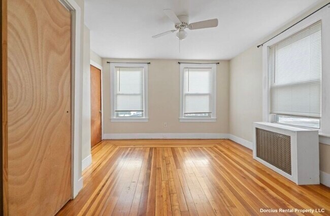 Building Photo - 63 Moran St